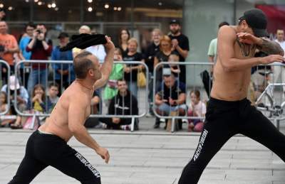 Zaczęło się uliczne szaleństwo w Krakowie. Spektakularny festiwal wystartował - zdjęcie 16