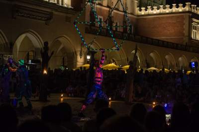 To był spektakularny weekend w Krakowie, za nami festiwal teatrów ulicznych - zdjęcie 30