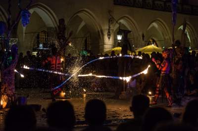 To był spektakularny weekend w Krakowie, za nami festiwal teatrów ulicznych - zdjęcie 38