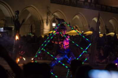 To był spektakularny weekend w Krakowie, za nami festiwal teatrów ulicznych - zdjęcie 33