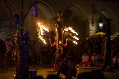 To był spektakularny weekend w Krakowie, za nami festiwal teatrów ulicznych - zdjęcie 32