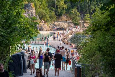 Baseny na Zakrzówku przyciągaja tysiące osób, najbardziej oblegane miejsce - zdjęcie 15