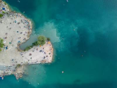 Baseny na Zakrzówku przyciągaja tysiące osób, najbardziej oblegane miejsce - zdjęcie 10