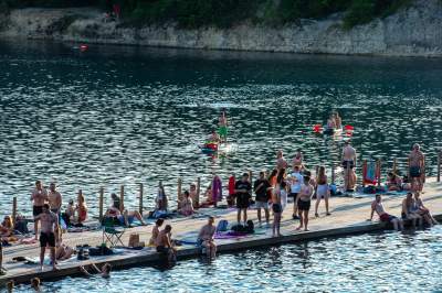 Baseny na Zakrzówku przyciągaja tysiące osób, najbardziej oblegane miejsce - zdjęcie 21