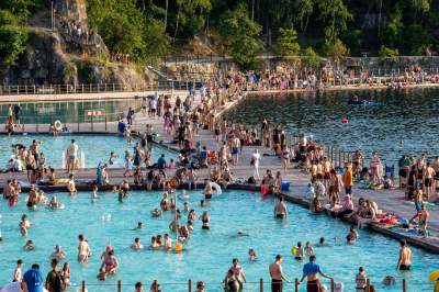 Baseny na Zakrzówku przyciągaja tysiące osób, najbardziej oblegane miejsce - zdjęcie 20