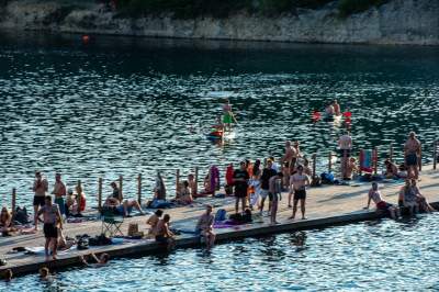 Baseny na Zakrzówku przyciągaja tysiące osób, najbardziej oblegane miejsce - zdjęcie 22