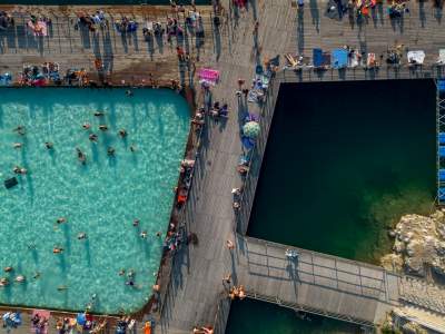 Baseny na Zakrzówku przyciągaja tysiące osób, najbardziej oblegane miejsce - zdjęcie 4