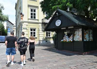 W tym kiosku nie ma już żadnych innych towarów, szaleństwo trwa! - zdjęcie 5