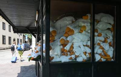 W tym kiosku nie ma już żadnych innych towarów, szaleństwo trwa! - zdjęcie 2