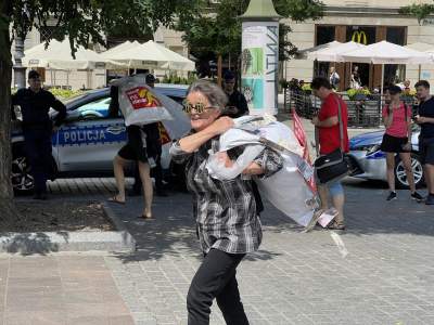 "Uwaga PiS kradnie, Polska rozerwana na kawałki". Akcja Lotnej Brygady Opozycji - zdjęcie 7