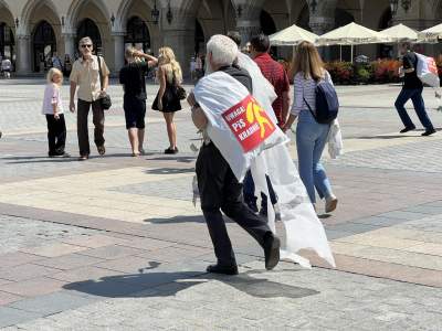 "Uwaga PiS kradnie, Polska rozerwana na kawałki". Akcja Lotnej Brygady Opozycji - zdjęcie 9