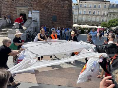 "Uwaga PiS kradnie, Polska rozerwana na kawałki". Akcja Lotnej Brygady Opozycji - zdjęcie 4