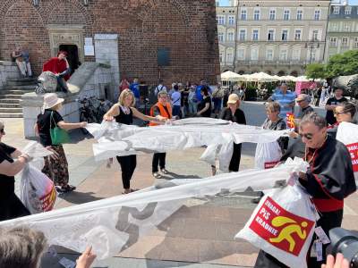 "Uwaga PiS kradnie, Polska rozerwana na kawałki". Akcja Lotnej Brygady Opozycji - zdjęcie 5