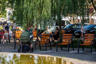 Plac Wolnica się zmienia, są nowe ławki, będzie więcej zieleni - zdjęcie 11