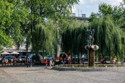 Plac Wolnica się zmienia, są nowe ławki, będzie więcej zieleni - zdjęcie 2