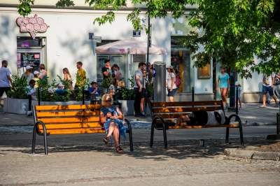 Plac Wolnica się zmienia, są nowe ławki, będzie więcej zieleni - zdjęcie 14