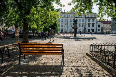 Plac Wolnica się zmienia, są nowe ławki, będzie więcej zieleni - zdjęcie 4