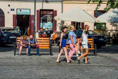 Plac Wolnica się zmienia, są nowe ławki, będzie więcej zieleni - zdjęcie 12