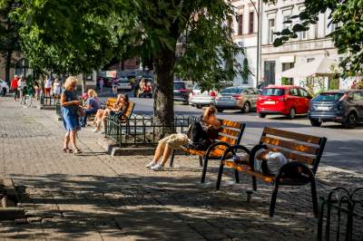 Plac Wolnica się zmienia, są nowe ławki, będzie więcej zieleni - zdjęcie 5