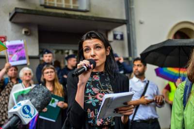 Protest przed komisariatem przy Królewskiej, po skandalicznej interwencji Policji - zdjęcie 10