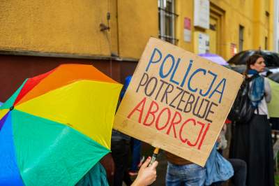 Protest przed komisariatem przy Królewskiej, po skandalicznej interwencji Policji - zdjęcie 36