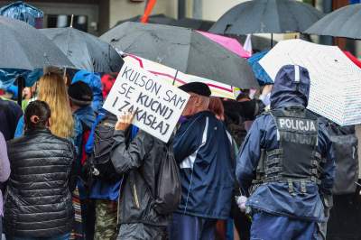 Protest przed komisariatem przy Królewskiej, po skandalicznej interwencji Policji - zdjęcie 25