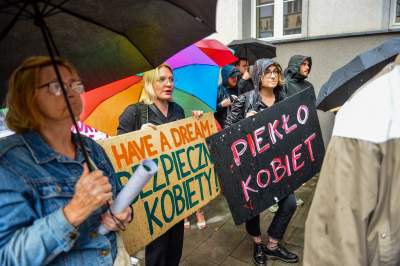 Protest przed komisariatem przy Królewskiej, po skandalicznej interwencji Policji - zdjęcie 20