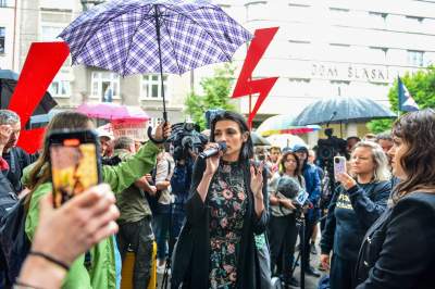 Protest przed komisariatem przy Królewskiej, po skandalicznej interwencji Policji - zdjęcie 16