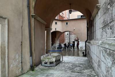 Na co dzień ten wawelski dziedziniec jest niedostępny. Kameralne koncerty z pięknym widokiem - zdjęcie 3