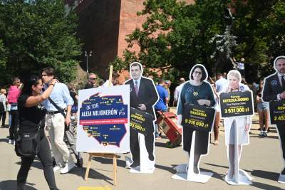 Aleja Milionerów PiS stanęła pod Wawelem, dorobili się dzięki partii - zdjęcie 3