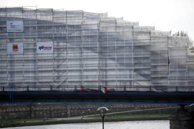 No to zapakowali go w całości. Co będzie po odsłonięciu? - zdjęcie 4