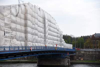 No to zapakowali go w całości. Co będzie po odsłonięciu? - zdjęcie 15