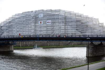 No to zapakowali go w całości. Co będzie po odsłonięciu? - zdjęcie 5