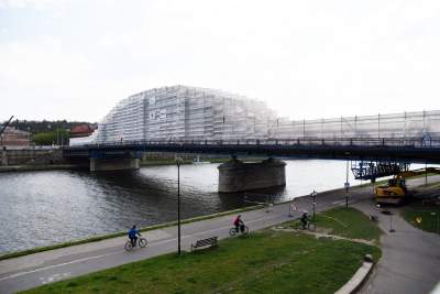 No to zapakowali go w całości. Co będzie po odsłonięciu? - zdjęcie 6