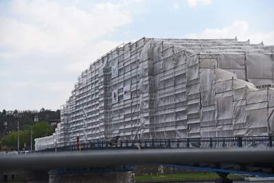 No to zapakowali go w całości. Co będzie po odsłonięciu? - zdjęcie 7