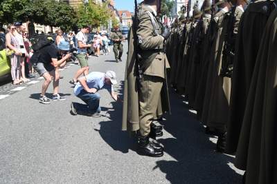 Skromne obchody święta Wojska Polskiego w Krakowie, wszystkie siły rzucone na Warszawę? - zdjęcie 17