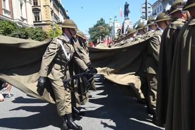 Skromne obchody święta Wojska Polskiego w Krakowie, wszystkie siły rzucone na Warszawę? - zdjęcie 5