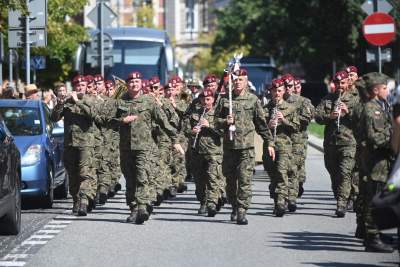 Skromne obchody święta Wojska Polskiego w Krakowie, wszystkie siły rzucone na Warszawę? - zdjęcie 1
