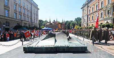 Skromne obchody święta Wojska Polskiego w Krakowie, wszystkie siły rzucone na Warszawę? - zdjęcie 13