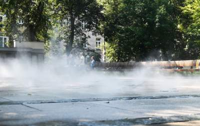 Fontanna na placu Axentowicza znów działa, tu można schładzać się bez obaw - zdjęcie 3