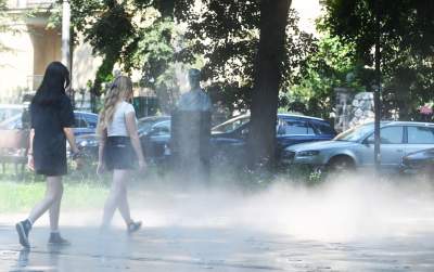 Fontanna na placu Axentowicza znów działa, tu można schładzać się bez obaw - zdjęcie 9