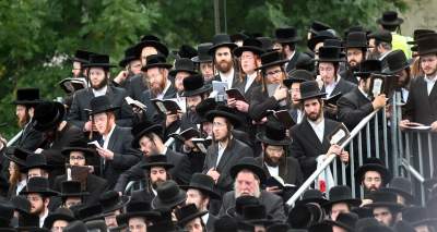 Tłum rozmodlonych Żydów znów wypełnił krakowski Kazimierz, ważna dla nich rocznica - zdjęcie 60