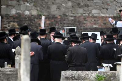 Tłum rozmodlonych Żydów znów wypełnił krakowski Kazimierz, ważna dla nich rocznica - zdjęcie 13