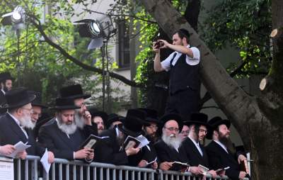 Tłum rozmodlonych Żydów znów wypełnił krakowski Kazimierz, ważna dla nich rocznica - zdjęcie 38