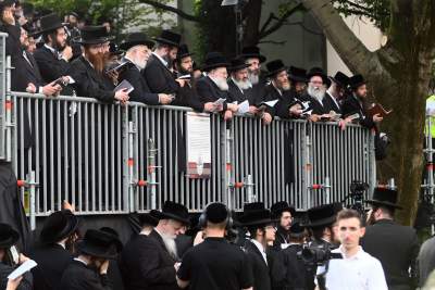 Tłum rozmodlonych Żydów znów wypełnił krakowski Kazimierz, ważna dla nich rocznica - zdjęcie 27