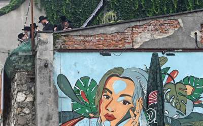 Tłum rozmodlonych Żydów znów wypełnił krakowski Kazimierz, ważna dla nich rocznica - zdjęcie 64