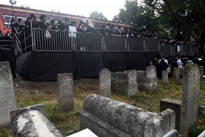 Tłum rozmodlonych Żydów znów wypełnił krakowski Kazimierz, ważna dla nich rocznica - zdjęcie 19