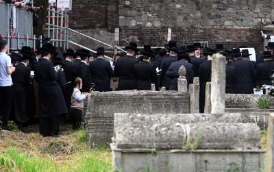 Tłum rozmodlonych Żydów znów wypełnił krakowski Kazimierz, ważna dla nich rocznica - zdjęcie 11