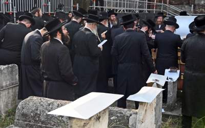 Tłum rozmodlonych Żydów znów wypełnił krakowski Kazimierz, ważna dla nich rocznica - zdjęcie 21