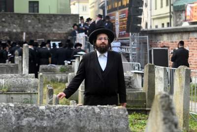 Tłum rozmodlonych Żydów znów wypełnił krakowski Kazimierz, ważna dla nich rocznica - zdjęcie 39